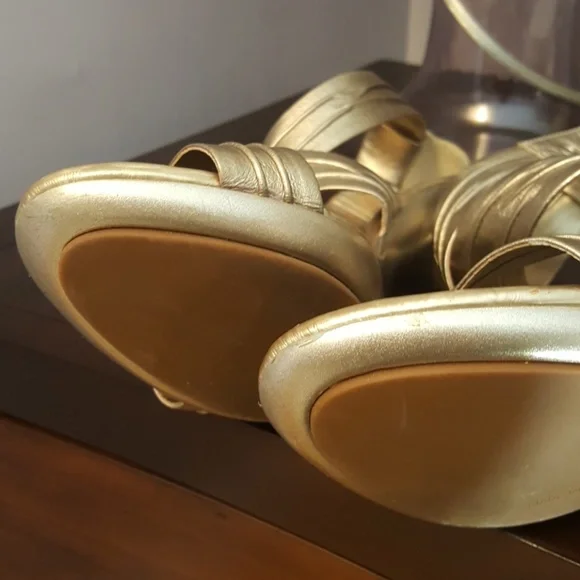 Aldo Gold Leather Heel Buckle Closure Size 7 - Picture 6 of 7